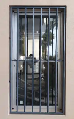 Reja Maciza Ventana Vertical